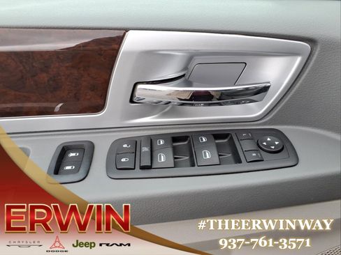Used 2010 Chrysler Town & Country Touring FWD image 11