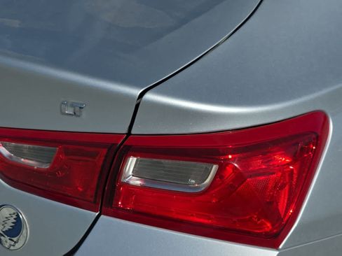 Used 2018 Chevrolet Malibu LT FWD image 13