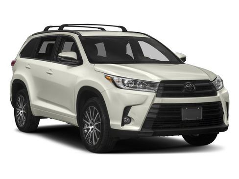 Used 2018 Toyota Highlander XLE w/ Carpet Mat Package (TMS) AWD/4WD image 6