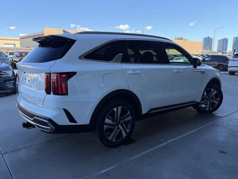 Used 2023 Kia Sorento SX Prestige image 4