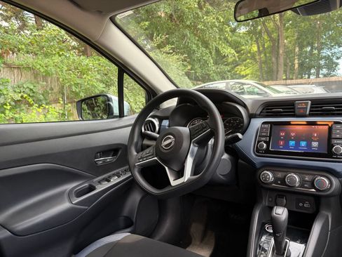 Used 2025 Nissan Versa SV FWD image 27