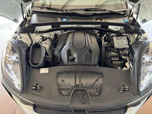 Used 2024 Porsche Macan AWD/4WD image 25
