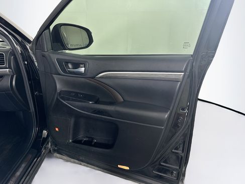 Used 2018 Toyota Highlander Limited Platinum image 35