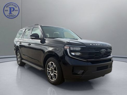 Used 2025 Ford Expedition Active AWD/4WD image 1