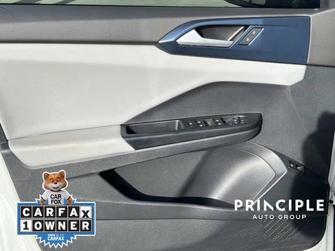 Used 2023 Volkswagen Taos SE image 12