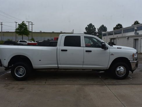Used 2024 RAM 3500 Tradesman w/ Chrome Appearance Group AWD/4WD image 4