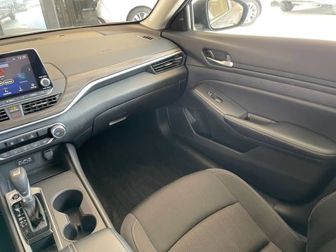 Used 2025 Nissan Altima 2.5 SV FWD image 33