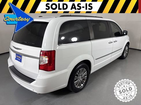 Used 2014 Chrysler Town & Country Touring-L w/ Driver Convenience Group FWD image 8