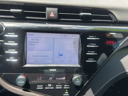 Used 2020 Toyota Camry SE w/ Carpet Mat Package FWD image 13