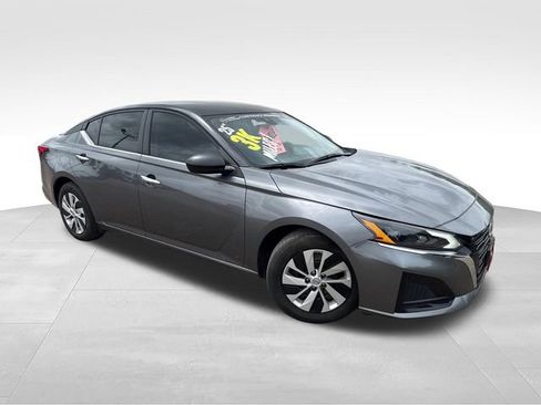 Certified 2025 Nissan Altima 2.5 S FWD image 1