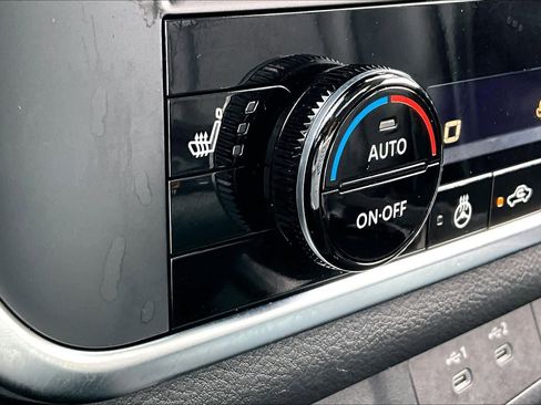 Used 2025 Nissan Rogue SV w/ SV Premium Package image 35