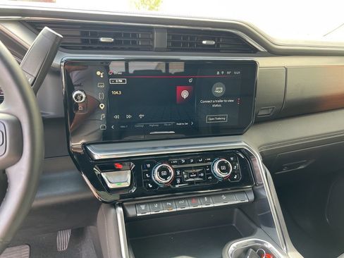 Used 2025 GMC Sierra 3500 Denali w/ Denali Reserve Package AWD/4WD image 16