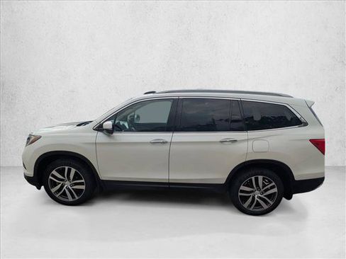 Certified 2017 Honda Pilot Touring image 8