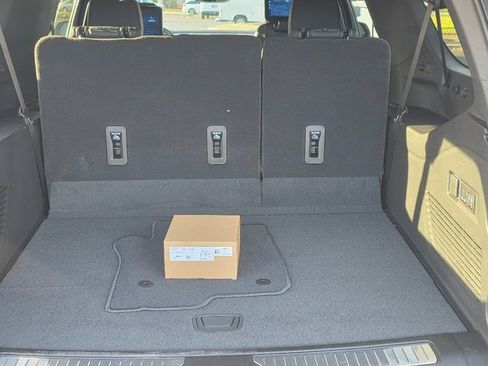 New 2026 Chevrolet Suburban Z71 w/ Z71 Off-Road Package image 4