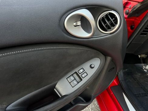 Used 2019 Nissan 370Z Touring image 11