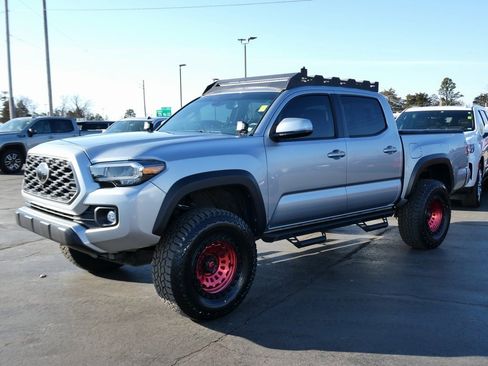 Used 2023 Toyota Tacoma TRD Off-Road image 10