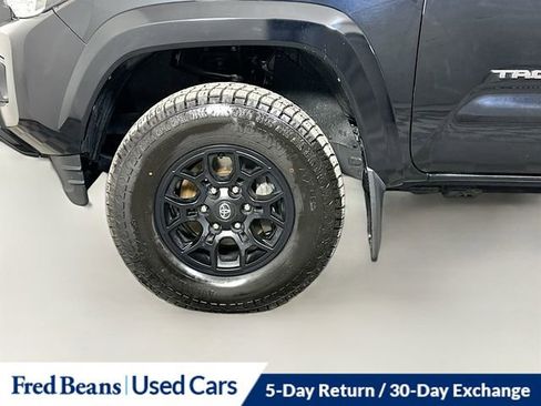 Used 2022 Toyota Tacoma SR5 AWD/4WD image 29