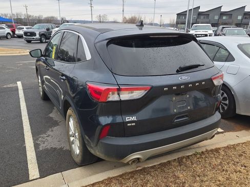 Used 2022 Ford Escape SE w/ Convenience Package image 2