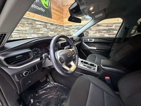 Used 2023 Ford Explorer XLT image 10