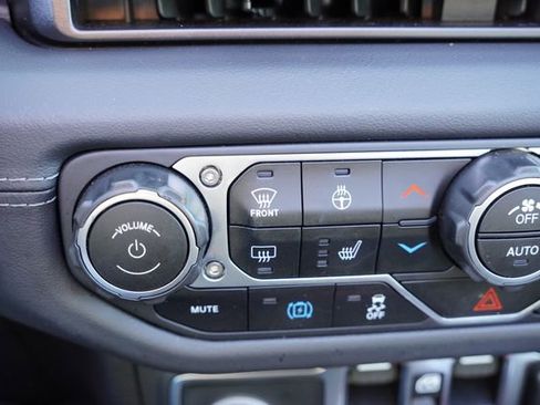 Certified 2025 Jeep Wrangler Unlimited Sahara w/ Safety Group AWD/4WD image 29