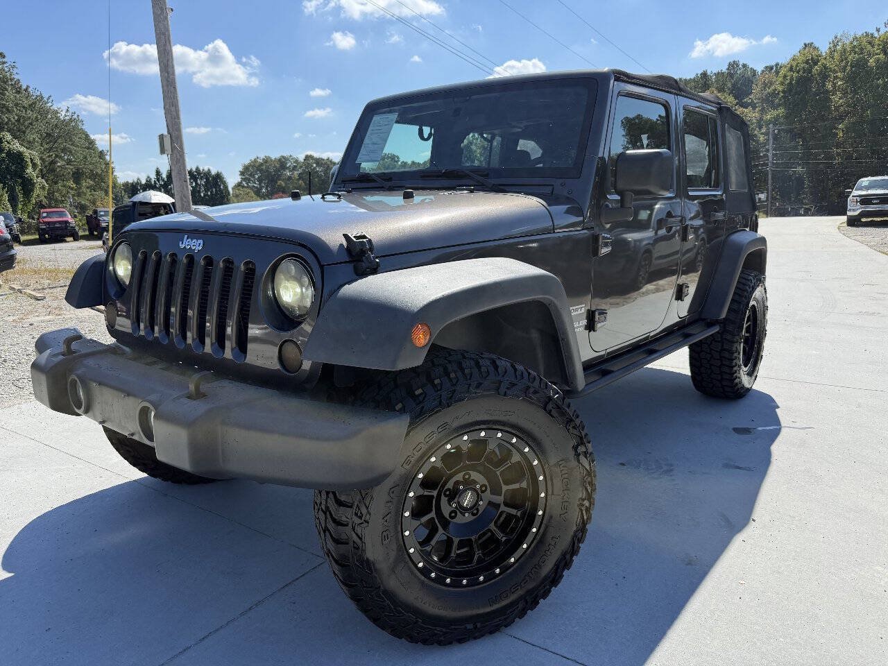 Used 2017 Jeep Wrangler Unlimited Sport w/ Max Tow Package AWD/4WD image 3
