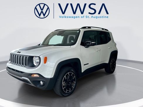 Used 2023 Jeep Renegade Latitude AWD/4WD image 3