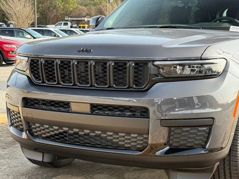 New 2025 Jeep Grand Cherokee L Altitude image 10