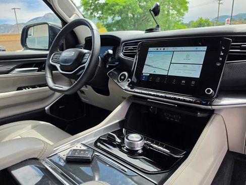 Used 2022 Jeep Wagoneer Series I AWD/4WD image 20