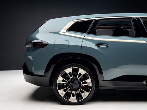 Used 2023 BMW XM image 38