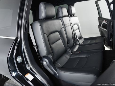 Used 2021 Toyota Land Cruiser Heritage Edition image 30