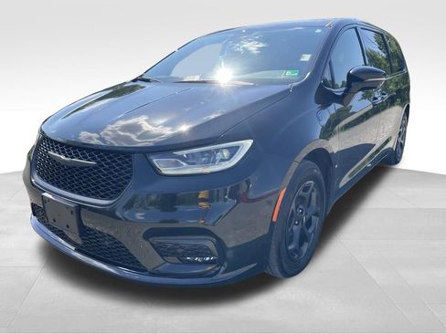 Used 2023 Chrysler Pacifica Limited w/ Uconnect Theater Family Group FWD image 26