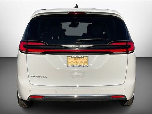 Used 2024 Chrysler Pacifica Touring-L image 5