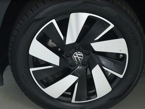 Used 2024 Volkswagen Atlas Cross Sport SE AWD/4WD image 36