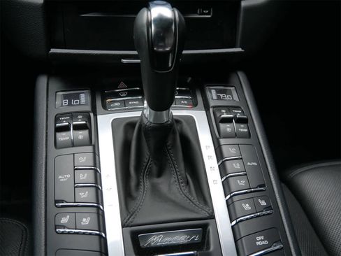 Used 2016 Porsche Macan S image 12