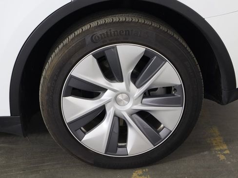Used 2023 Tesla Model Y AWD image 43