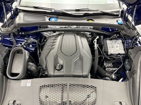 Used 2026 Porsche Macan AWD/4WD image 30