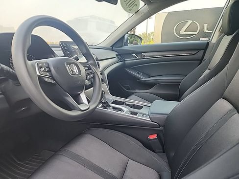 Used 2018 Honda Accord EX image 11
