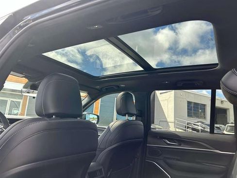 New 2025 Jeep Grand Cherokee Limited w/ Black Appearance Package image 5