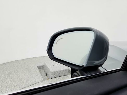 Certified 2025 Volvo XC40 B5 Core image 23