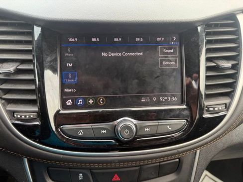 Used 2022 Chevrolet Trax LT w/ LT Convenience Package image 9