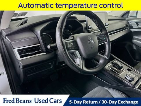 Used 2024 Mitsubishi Outlander SE AWD/4WD image 11