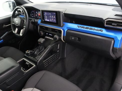 Certified 2025 Toyota Tacoma TRD Off-Road AWD/4WD image 36