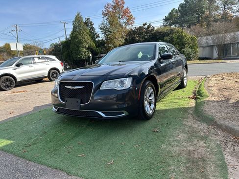 Used 2016 Chrysler 300 Limited image 3
