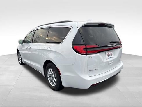 Used 2022 Chrysler Pacifica Touring-L FWD image 6