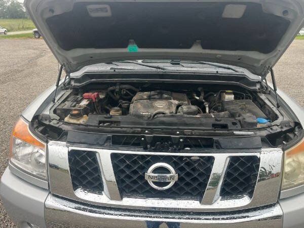 Used 2010 Nissan Titan SE w/ SE Value Truck Pkg AWD/4WD image 6