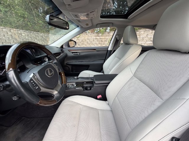 Used 2014 Lexus ES 350 w/ Premium Package FWD image 23