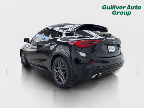 Used 2017 INFINITI QX30 Premium w/ Navigation Package FWD image 5