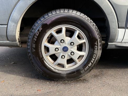 Used 2015 Ford Transit 150 XLT image 6