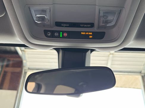 Used 2018 Chevrolet Equinox LT image 44