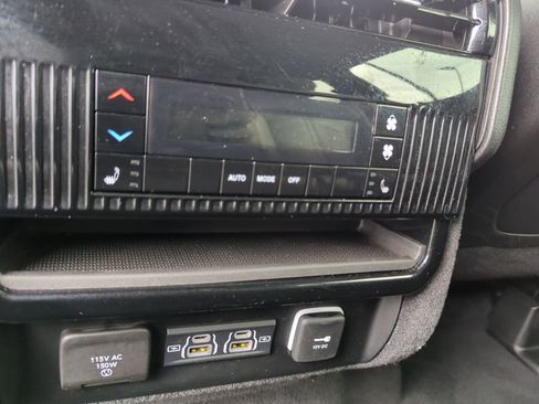 Used 2024 Jeep Wagoneer L Series III w/ Flexible Seating Group AWD/4WD image 46